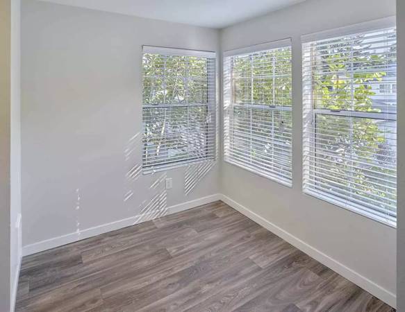 $2,137 / 1br - 770ft2 - Gorgeous remodeled 770 sq ft 1 bed / 1 bath at Edmonds Gateway! (Edmonds - Echo Lake Park)63850638392193123