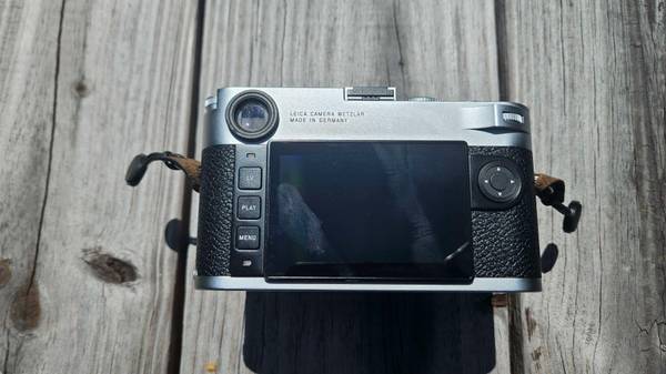 Leica M10 with Visoflex charger and extra battery NO LENS - $4,250 (Boston)63471244308099123