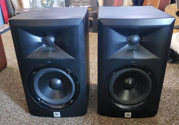 JBL LSR305 Studio Reference Monitor Speakers 1