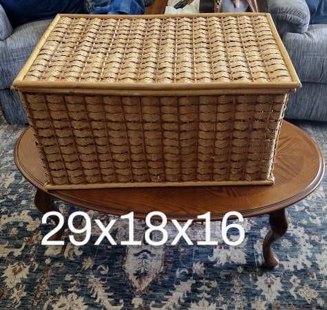 Vintage big wicker basket 1