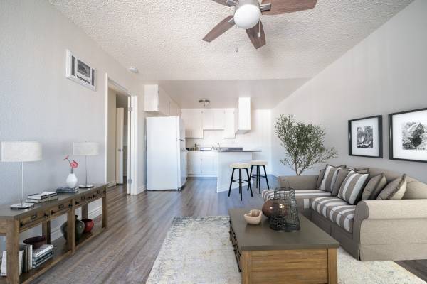 $1,850 / 1br - 580ft2 - Looking For a Place to call Home (4965 Logan Ave.)63663785871875122