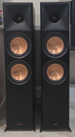 Klipsch Reference Premier Speaker Set in Walnut 1