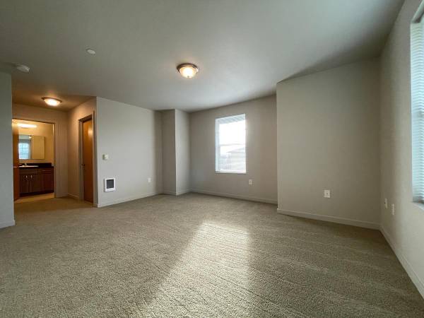 $1,850 / 2br - 1154ft2 - Move in specials. Very demure, very cutesy. Apply TODAY! (West Eugene)63977278506243120