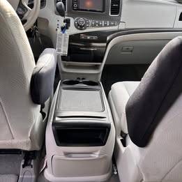 2014 Toyota Sienna 1