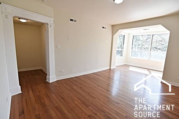 $3,750 / 3br - ✨ Charming 2BR / 2BA in Pet-Friendly East Lakeview – Sun-Filled & Mode (Lakeview East)63898860587522124