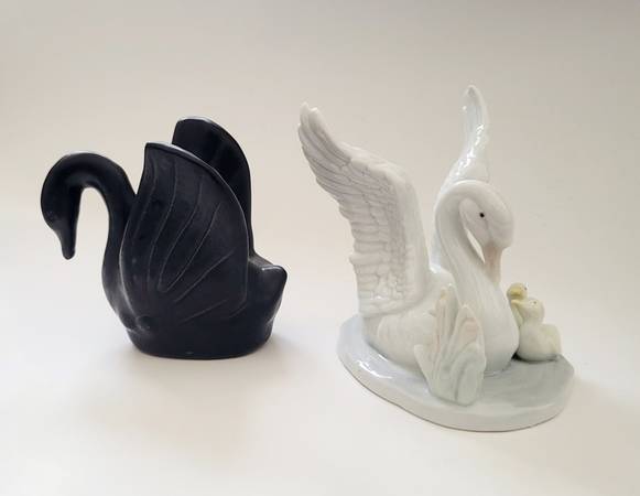 Swan Figurines 1