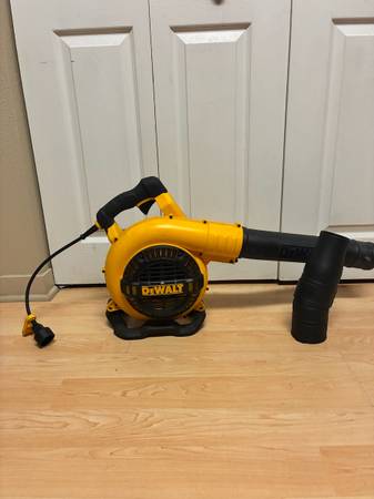 DeWalt Electric Leaf Blower. 1