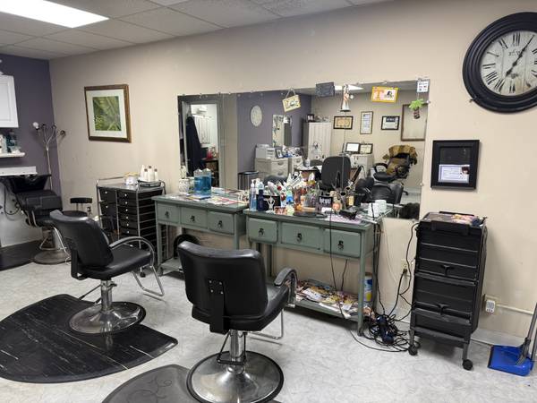 $1,750 / 850ft2 - Retail or salon suite on Ashley River Road (West Ashley)64016108820865123