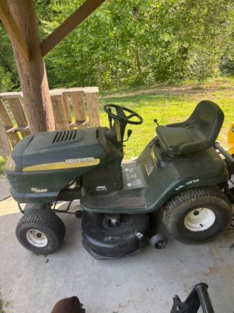 Craftsman LT1000 Riding Mower 1