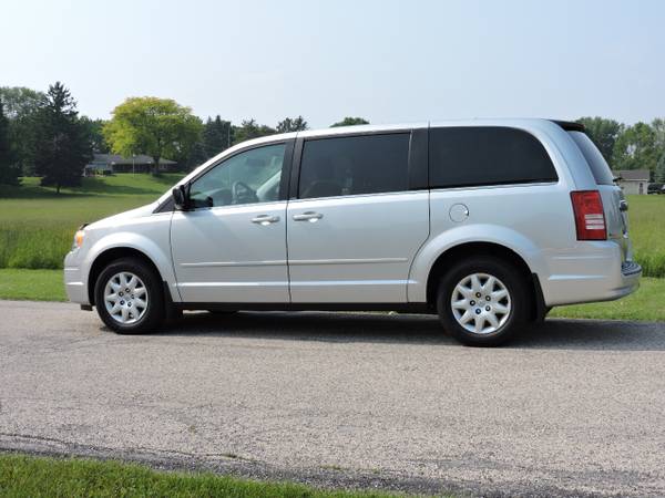 2010 Chrysler Town  Country 4dr Wgn LX *Ltd Avail* - $12,497 (MJ Auto Hartford)63613834204545123