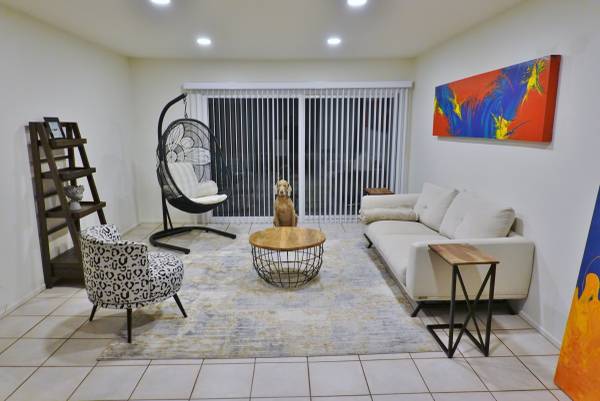 GREAT LIVING ROOM FURNITURE - 7 ITEMS 1