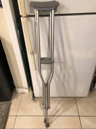 Brand New Aluminum Crutches 1
