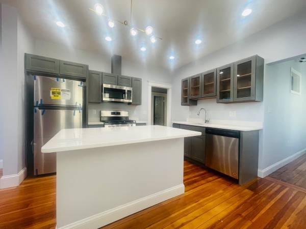 $2,800 / 3br - Modern 3 Bedroom in Dorchester