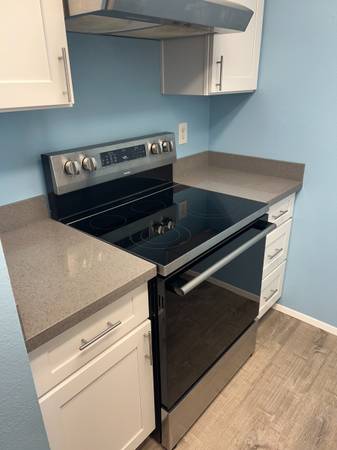 $2,640 / 3br - 1062ft2 - 3 Bedrooms 2 baths condo in Bellevue-Move in by Sept. 28 to get $300 (Bellevue)63814812063747124