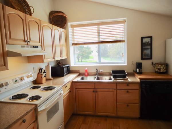 $1,500 / 1br - 1100ft2 - 1 bedroom furnished apartment, seasonal October 15th thur May 31st (Suttons bay)64037894993537120