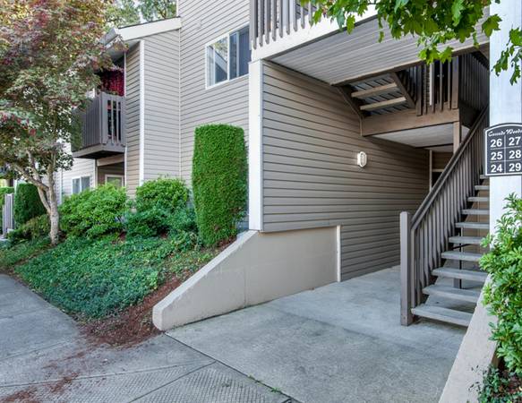 $1,995 / 3br - RECIENTEMENTE LISTO + Lavadora Secadora! + Patio de Juegos con Elementos de Gimnasio (Beaverton / Aloha)63831681817603121