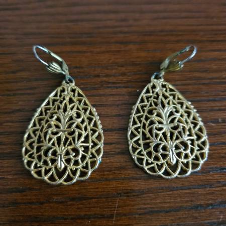 Gold Filigree Teardrop Dangle Drop Pierced Earrings 1