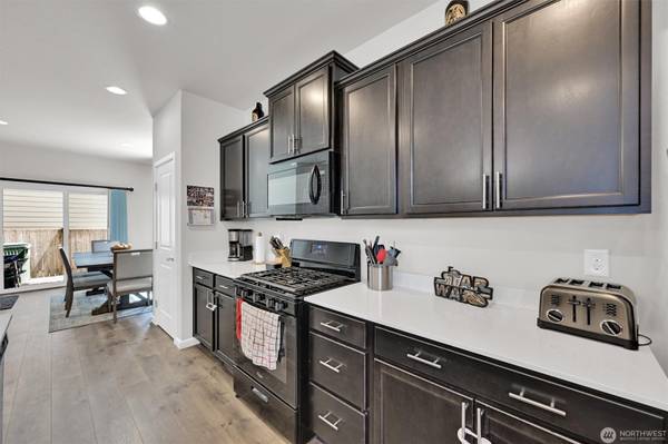 $542,000 / 3br - 1800ft2 - Newer 3 Bdrm Home With Lake Access & '0' Down Avaialable! (Tumwater)63688333899393124