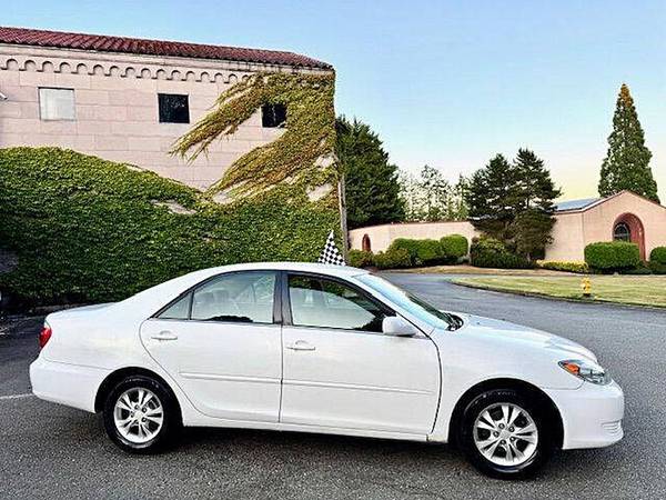 2005 Toyota Camry LE V6 4dr Sedan - $6800.0063617359071235124