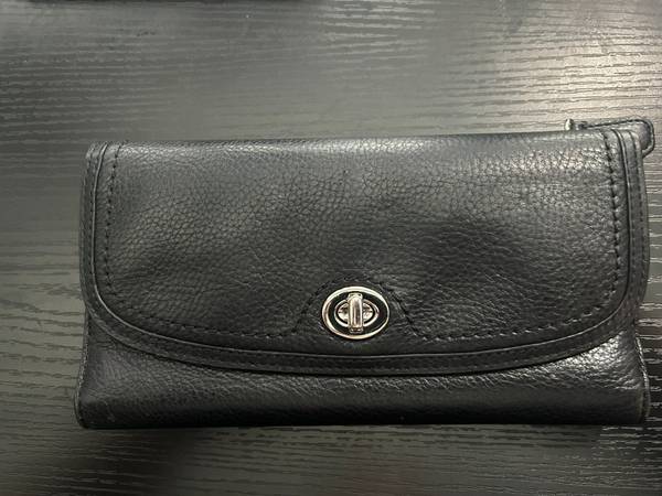 Authentic Coach Park Leather Turnlock Slim Envelope Wallet - Black (St 1