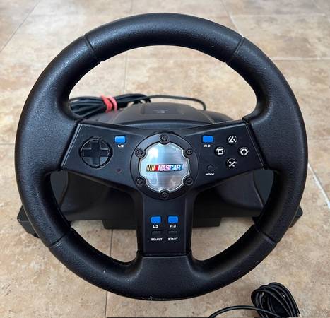 Logitech Volante y Pedales de Carreras NASCAR para Playstation 2, PS1 - $32 (Ridgewood 11385 Queens)63471466582913122
