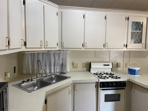 $41,500 / 1br - Available Now! (Spring Hill)64178775972481124