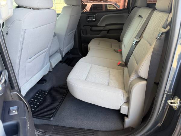 2019 Chevrolet Silverado - Photo 11