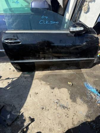2004 Mercedes CLK right door black color $200 1