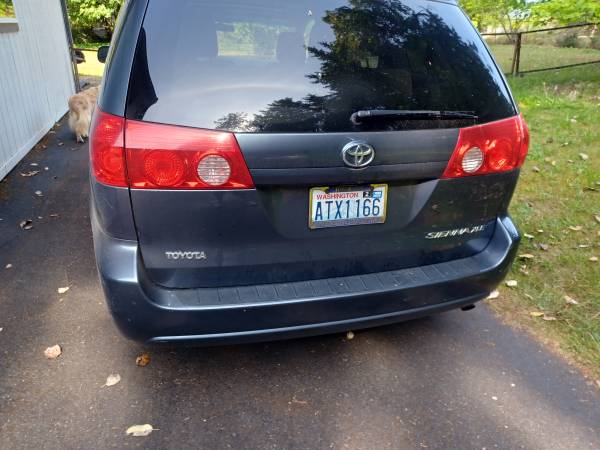 2009 Toyota Sienna XLE - $7,50063617178779137123