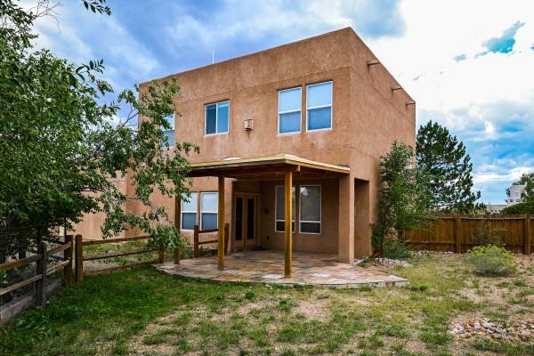 $2,900 / 3br - Retiro espacioso de dos pisos - Fiorina Properties63806092291587123