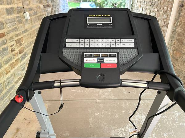 Gold Gym thread mill 1