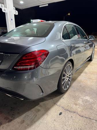 2018 Mercedes Benz C300 - $15,500 (Miami)63479900929923124
