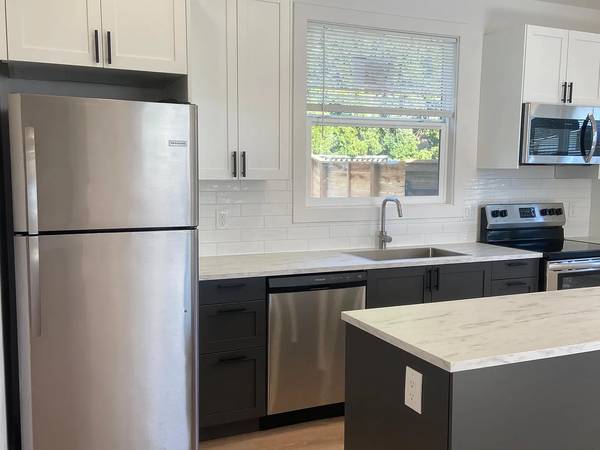 $2,650 / 2br - House in Ardenwald for Rent (Milwaukie)63895125258498124