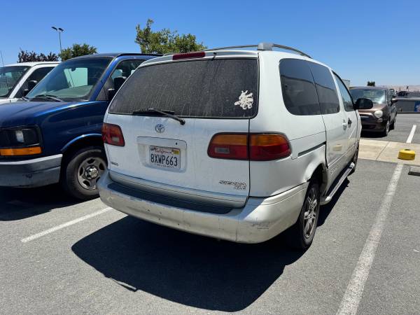 2000 Toyota Sienna, título limpio, funciona bien - $2.000 (vallejo / benicia)63470420185987121