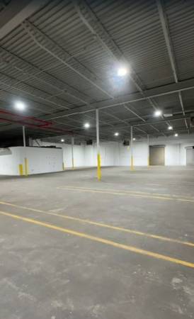$4,200 Warehouse | Drive In Doors | Docks | 7K-15K Sq Ft for Lease (Cleveland)63856988914051121