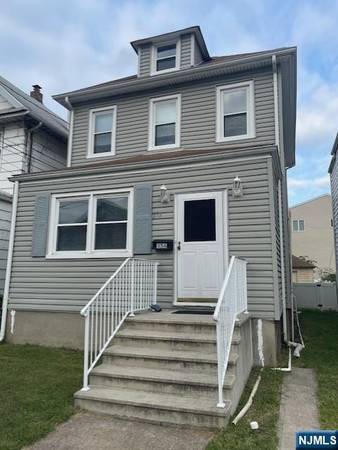 What's in it for you? Home in Clifton. 3 Beds, 1 Baths 1