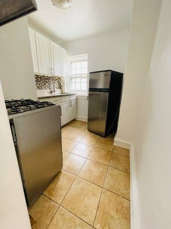 $1,075 / 1br - 550ft2 - CHARMING 1BR/1BA (Mt. Airy)64046038104577123