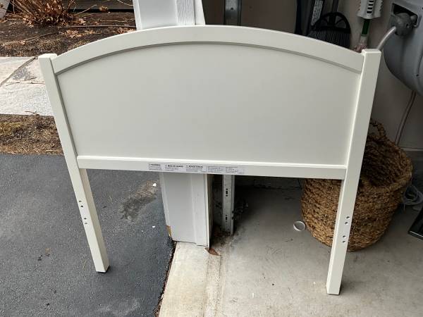 White bed frame 1