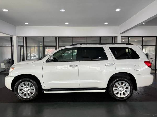 2014 Toyota Sequoia Platinum Sport Utility 4D V8, Flex Fuel, 5.7 Liter - $21995.0063435547383171123