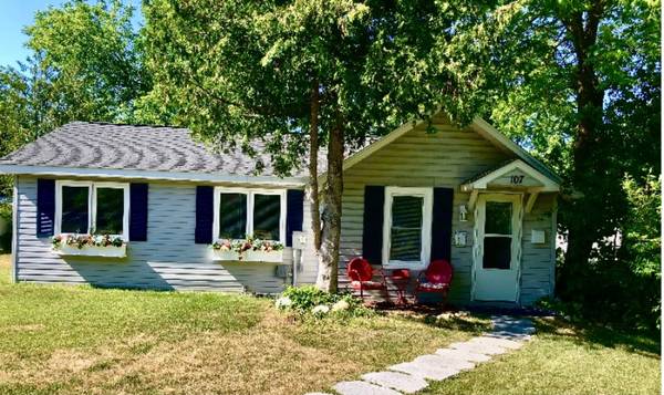 $1,200 / 2br - 1000ft2 - Charlevoix Home For Rent October 15 - May 15 (Charlevoix In Town)64037722697985120