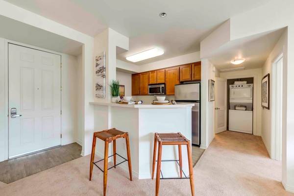 $2,927 / 2br - 1083ft2 - 2bd 2ba, En Los Ángeles, Taquillas para Paquetes (9733 Topanga Canyon Blvd, Los Angeles, CA)63840115230977124