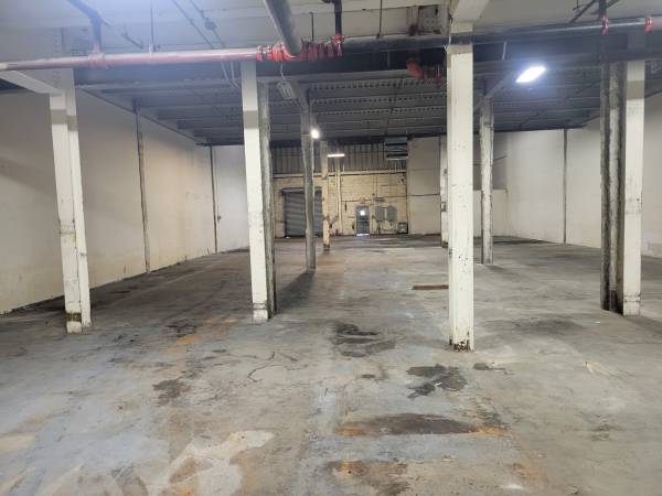 $8,000 / 6407ft2 - Espacio de almacén muy grande en Clifton con estacionamiento (1 Ackerman)63676380803971122