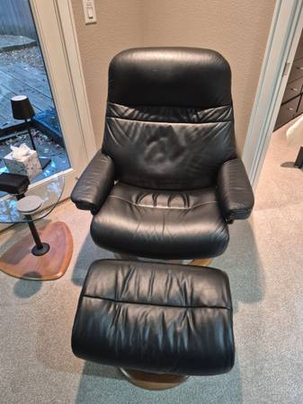 Treeforms - Strelssless EKORNS Recliner & Ottoman 1