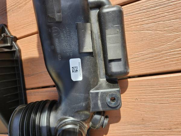 JEEP Deluxe T-Tops Case.Stock Airbox and Filter for 2021 Jeep+other yr - $50 (East Wenatchee)63441524266627122