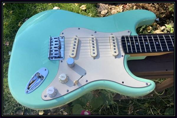 Hardtail "string thru body" Stratocaster 1