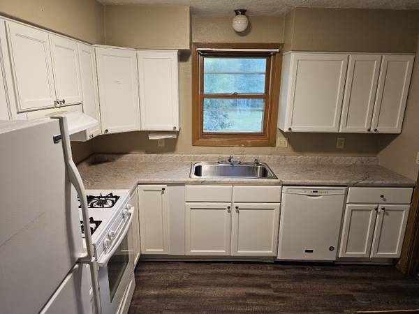 $2,000 / 4br - 4 BRD 2 BTH Townhouse - Weyauwega (Weyauwega)63845964557955122