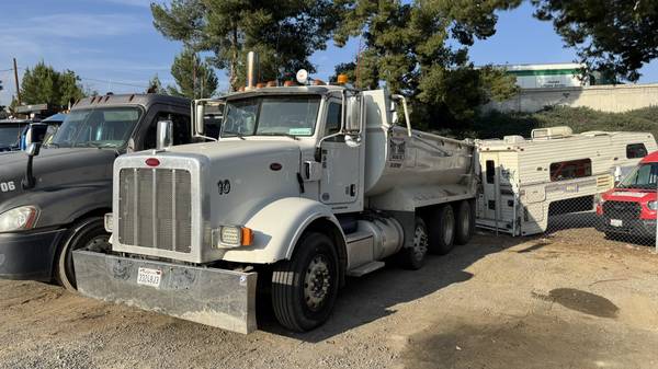 2015 Peterbilt 365 - Photo 2