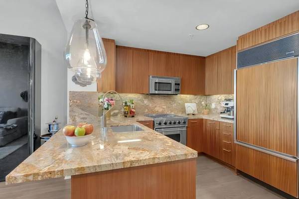 $1,690 / 1br - Charming 1-Bedroom, 1-Bath Home with River Views in San Jose. (Central San Jose)63946670326530120