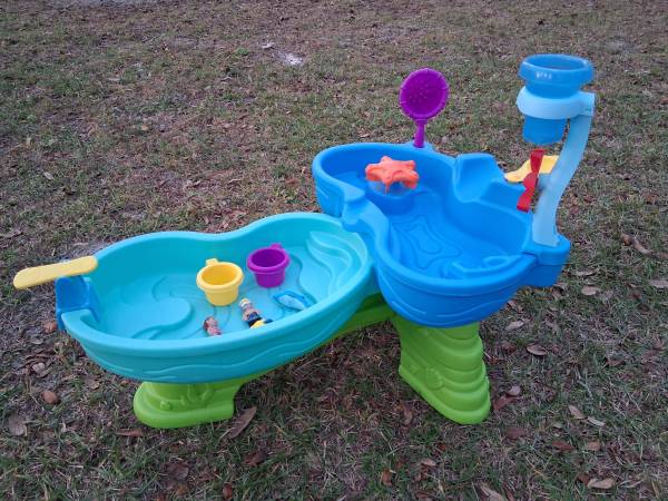 Like New Toddler/ Young Child Water Table Outdoor Toy 1