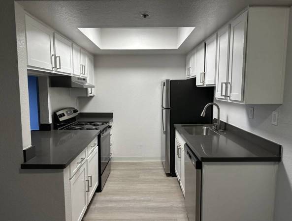 $2,799 / 2br - Vaulted Ceilings, In unit Washer- Dryer, Minutes to Great Shopping an (richmond / point / annex)63845956664961121